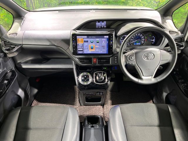 TOYOTA NOAH HYBRID 2019