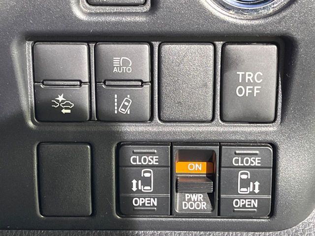 TOYOTA NOAH HYBRID 2019