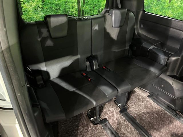 TOYOTA NOAH HYBRID 2019