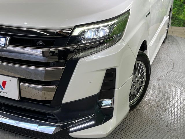 TOYOTA NOAH HYBRID 2019