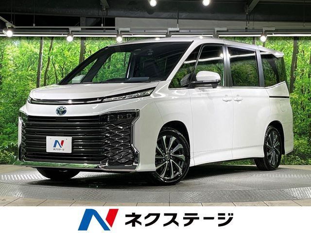 TOYOTA VOXY HYBRID 2025