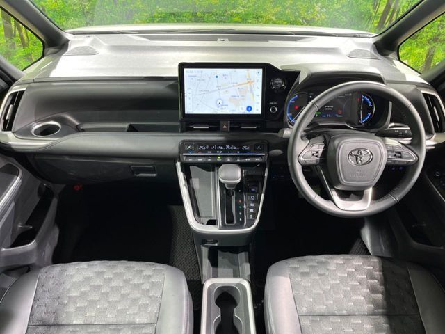 TOYOTA VOXY HYBRID 2025