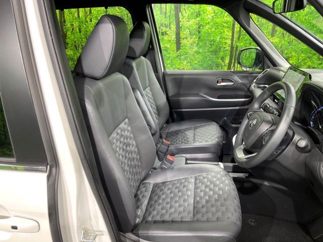 TOYOTA VOXY HYBRID 2025