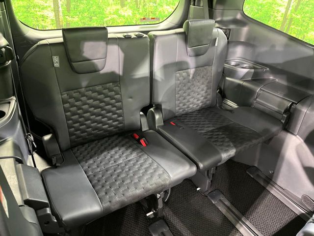 TOYOTA VOXY HYBRID 2025