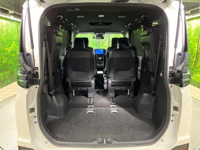 TOYOTA VOXY HYBRID 2025