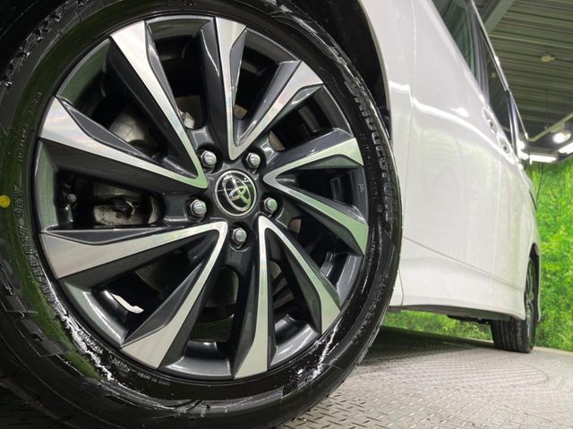 TOYOTA VOXY HYBRID 2025