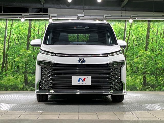 TOYOTA VOXY HYBRID 2025