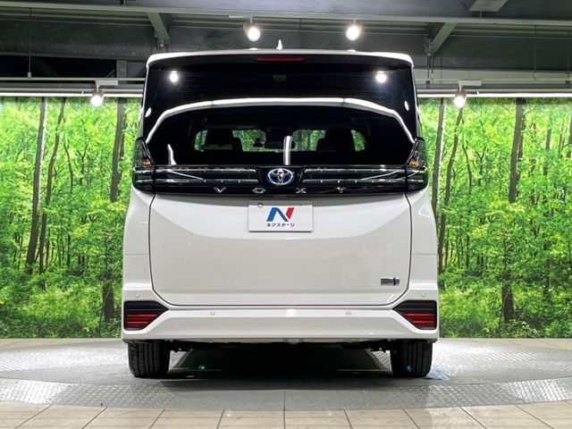 TOYOTA VOXY HYBRID 2025