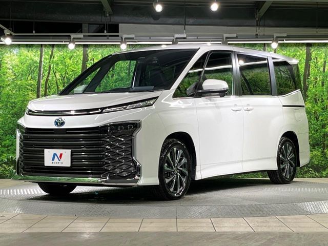 TOYOTA VOXY HYBRID 2025