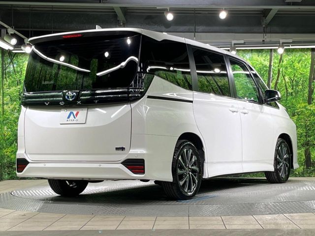 TOYOTA VOXY HYBRID 2025
