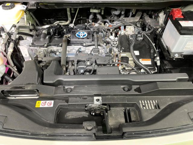 TOYOTA VOXY HYBRID 2025