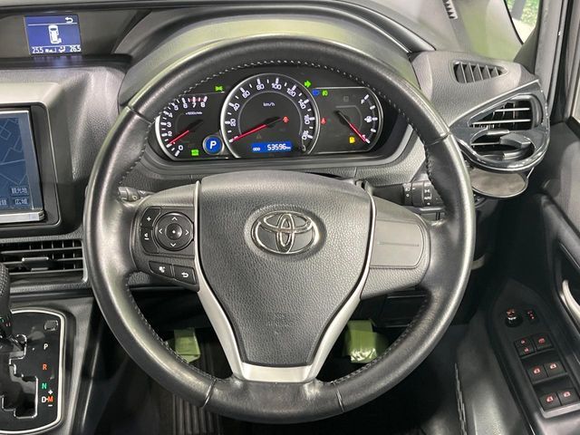 TOYOTA VOXY 2014