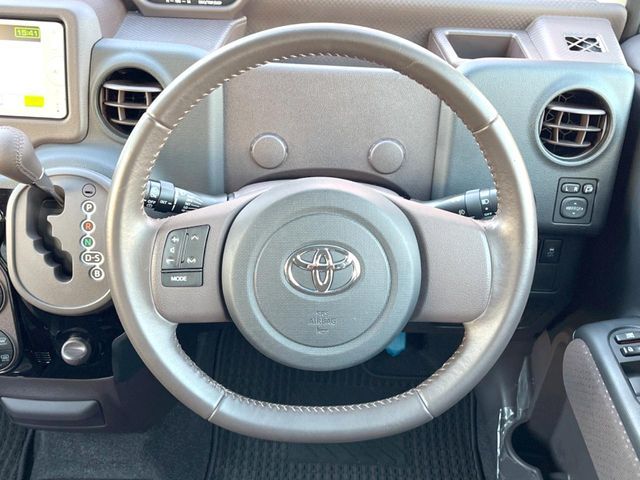 TOYOTA PORTE 2013