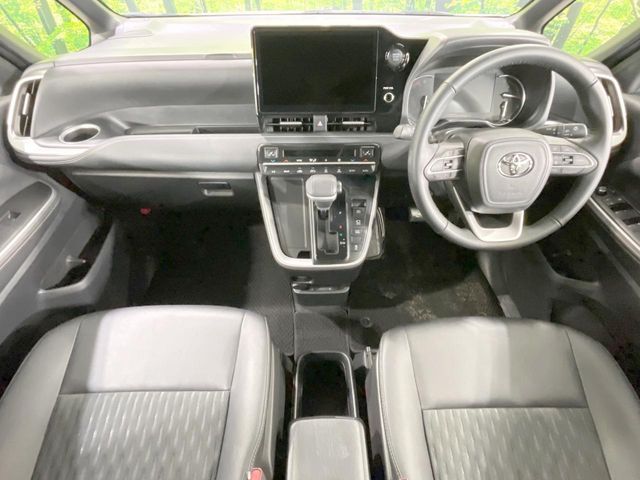 TOYOTA NOAH 4WD 2025