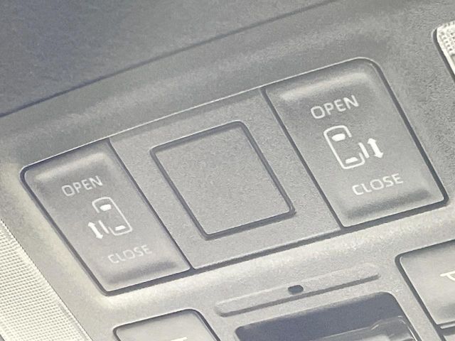 TOYOTA NOAH 4WD 2025