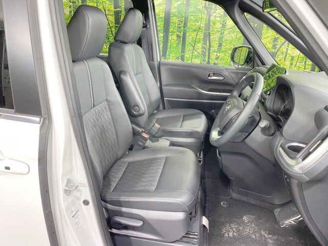 TOYOTA NOAH 4WD 2025