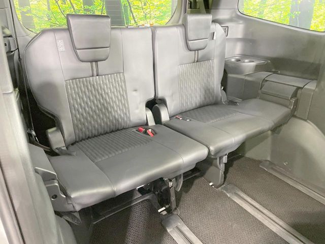 TOYOTA NOAH 4WD 2025