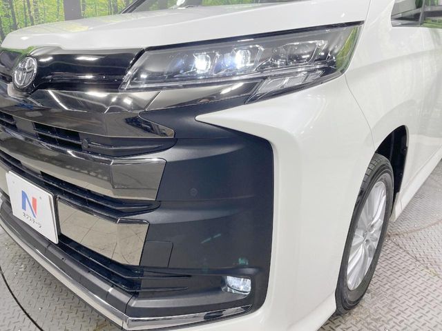 TOYOTA NOAH 4WD 2025