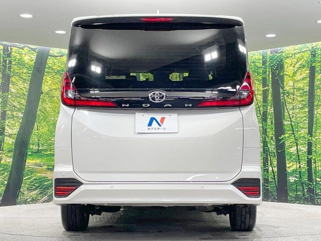 TOYOTA NOAH 4WD 2025