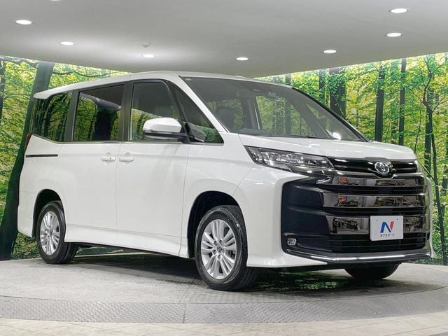 TOYOTA NOAH 4WD 2025