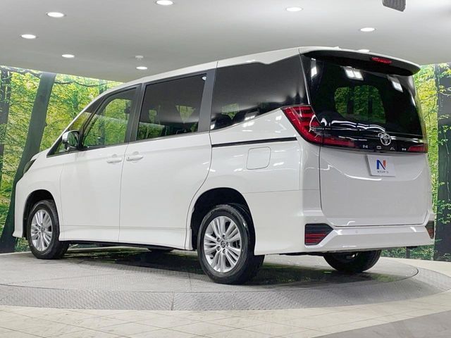 TOYOTA NOAH 4WD 2025