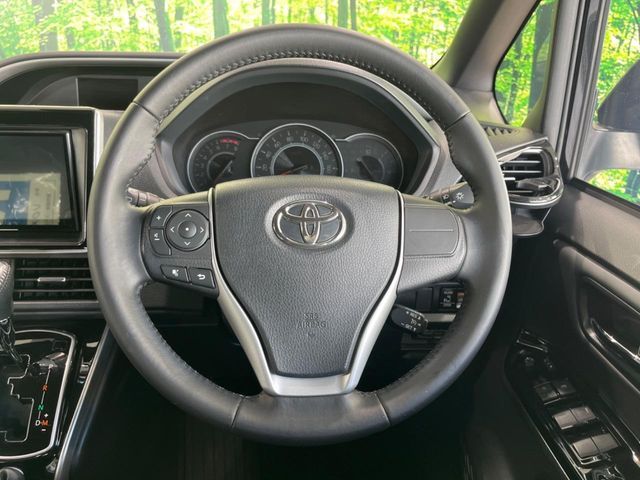 TOYOTA VOXY 2021