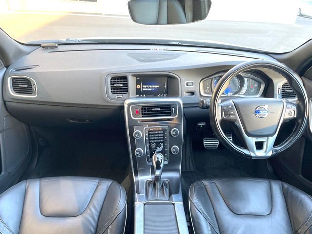 VOLVO VOLVO V60 2015