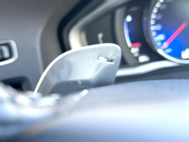 VOLVO VOLVO V60 2015