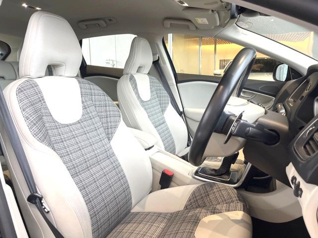 VOLVO VOLVO V40 2018