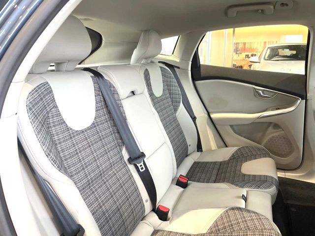 VOLVO VOLVO V40 2018