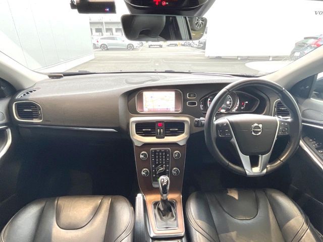 VOLVO VOLVO V40 2017