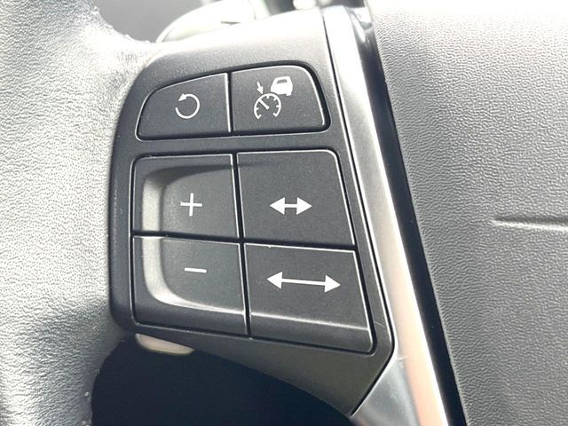 VOLVO VOLVO V40 2017