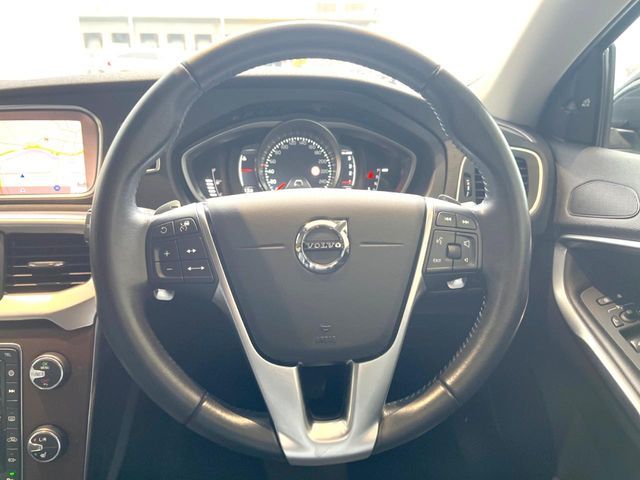 VOLVO VOLVO V40 2017