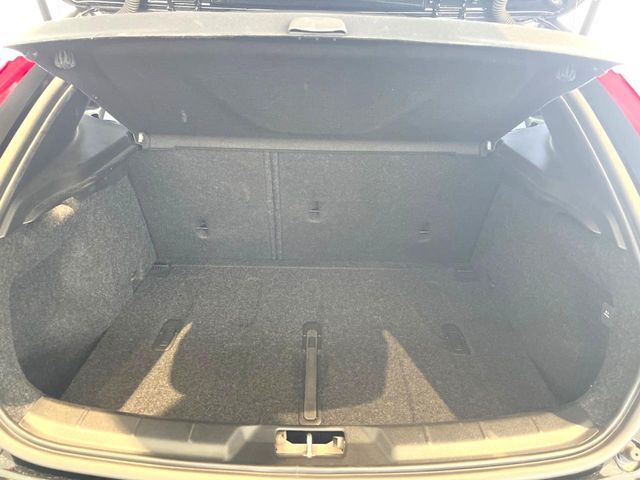 VOLVO VOLVO V40 2017