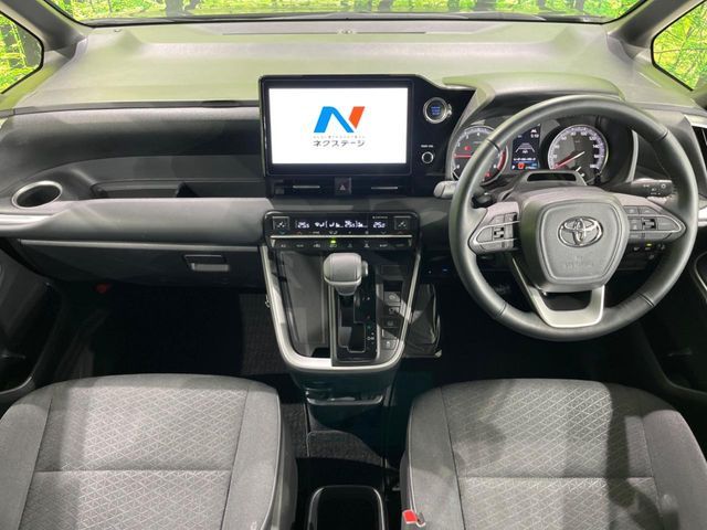 TOYOTA VOXY 4WD 2023