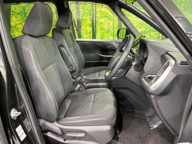 TOYOTA VOXY 4WD 2023