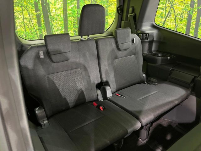 TOYOTA VOXY 4WD 2023