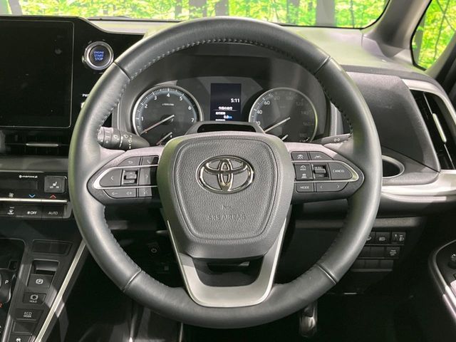 TOYOTA VOXY 4WD 2023