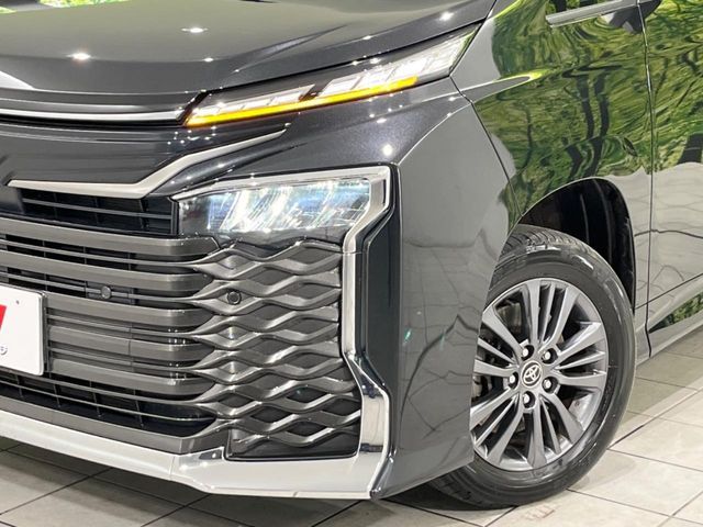 TOYOTA VOXY 4WD 2023