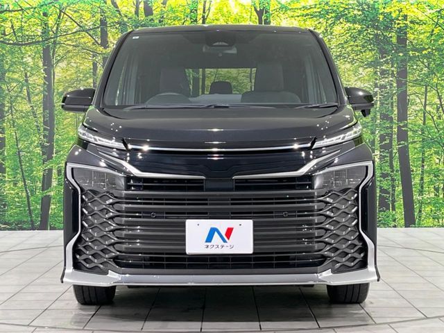 TOYOTA VOXY 4WD 2023