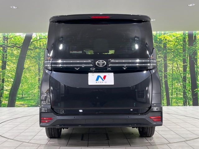 TOYOTA VOXY 4WD 2023