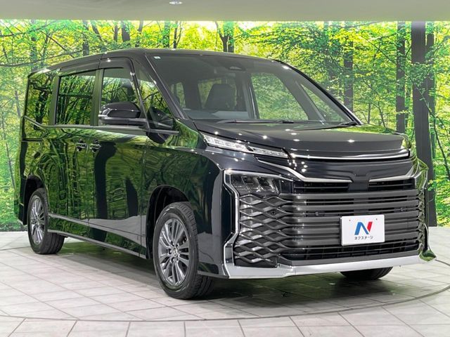 TOYOTA VOXY 4WD 2023