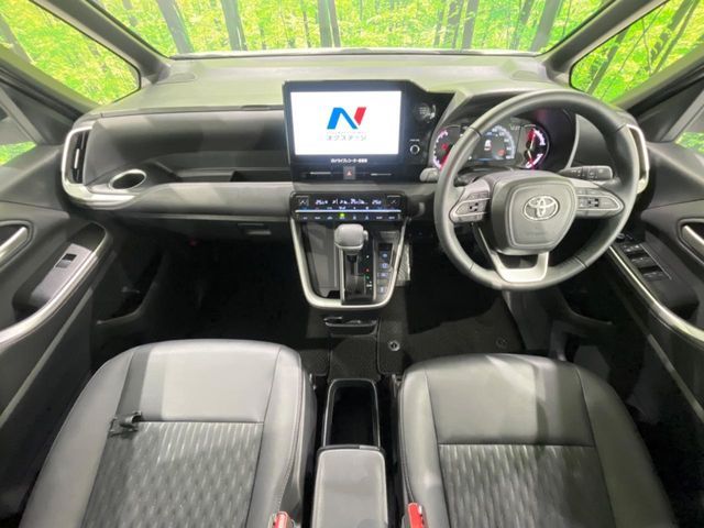 TOYOTA NOAH 4WD 2025