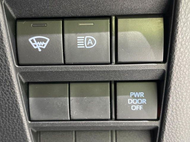 TOYOTA NOAH 4WD 2025