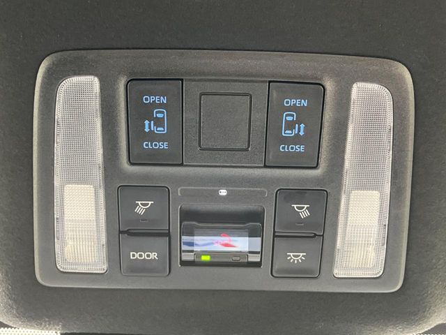 TOYOTA NOAH 4WD 2025