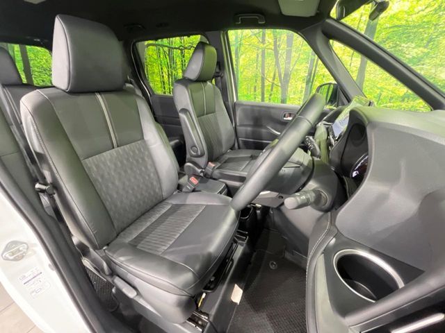 TOYOTA NOAH 4WD 2025