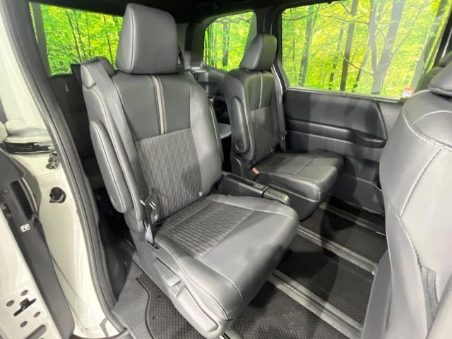 TOYOTA NOAH 4WD 2025