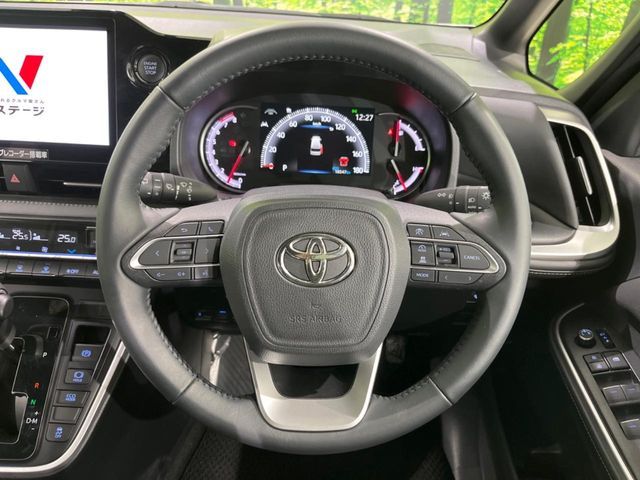 TOYOTA NOAH 4WD 2025