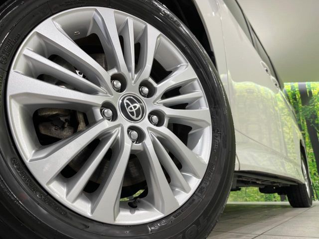 TOYOTA NOAH 4WD 2025