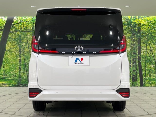 TOYOTA NOAH 4WD 2025